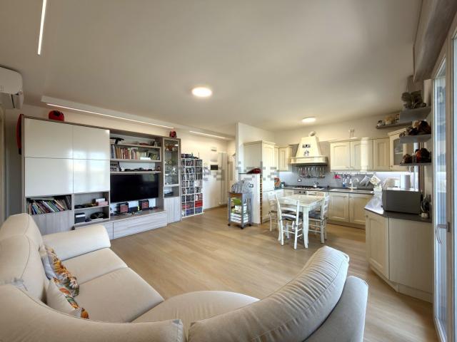 Appartamento in vendita di 101 m² in Via Sant&apos Elena, 28
