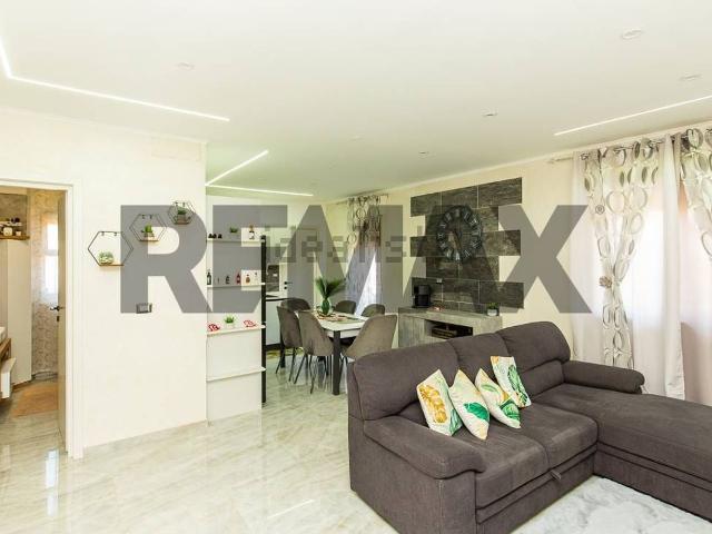Appartamento in vendita di 101 m² in Via Stella Alpina, 14