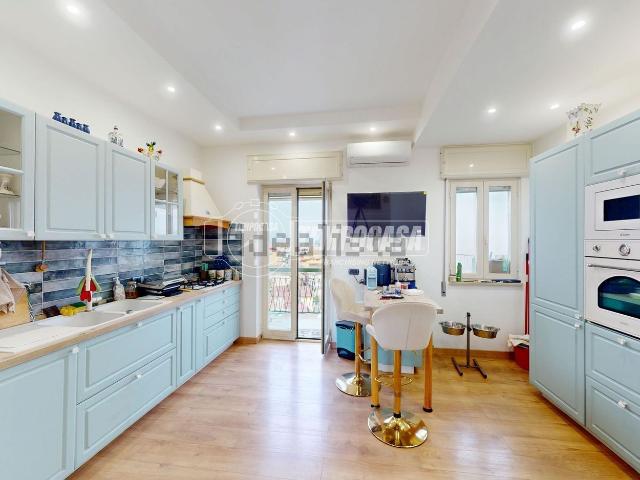 Appartamento in vendita di 101 m² in Via Pio XII, 37