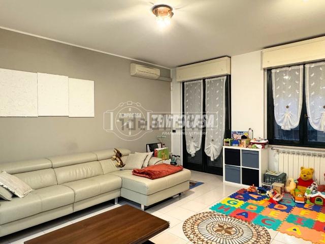 Appartamento in vendita di 101 m² in Via Rogerio da Sedriano, 11