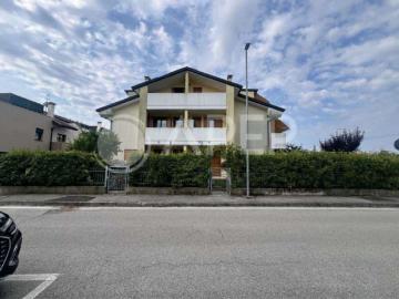 Appartamento in vendita di 101 m² in Via Tazzoli