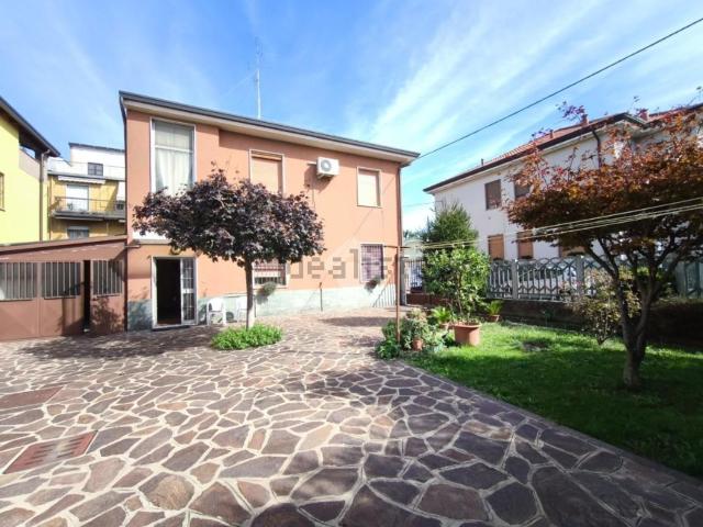 Appartamento in vendita di 101 m² in Via Ugo Foscolo, 2