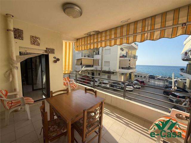 Appartamento in vendita di 101 m² in Lungomare Nauloco, 45