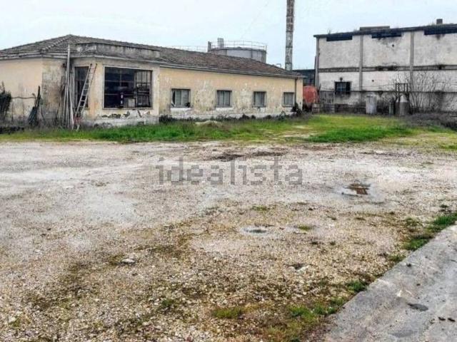 Appartamento in vendita di 102325 m² in Via Civita Farnese Centro