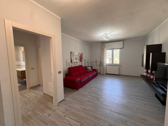 Appartamento in vendita di 102 m² in Via Caduti Lavoro, 17