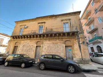Appartamento in vendita di 102 m² in Via Cesare Battisti