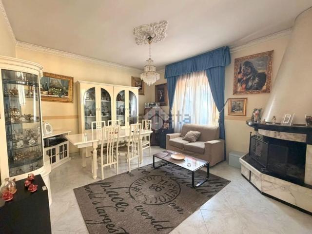 Appartamento in vendita di 102 m² in Via Giuseppe Garibaldi, 1