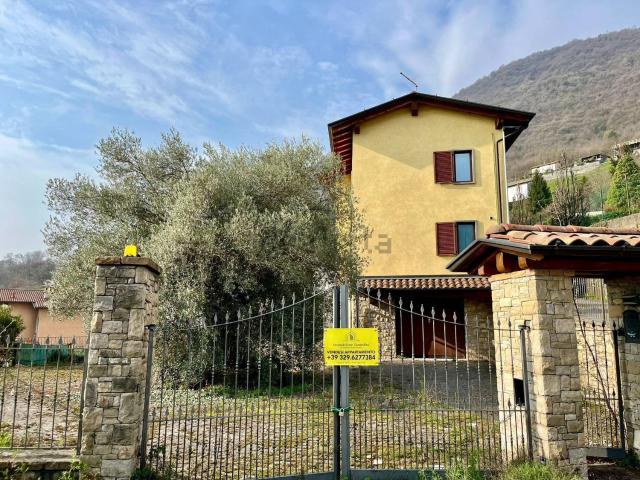 Appartamento in vendita di 102 m² in Via Giacomo Matteotti, 1