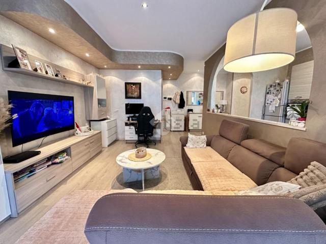 Appartamento in vendita di 102 m² in Via del Pino, 17