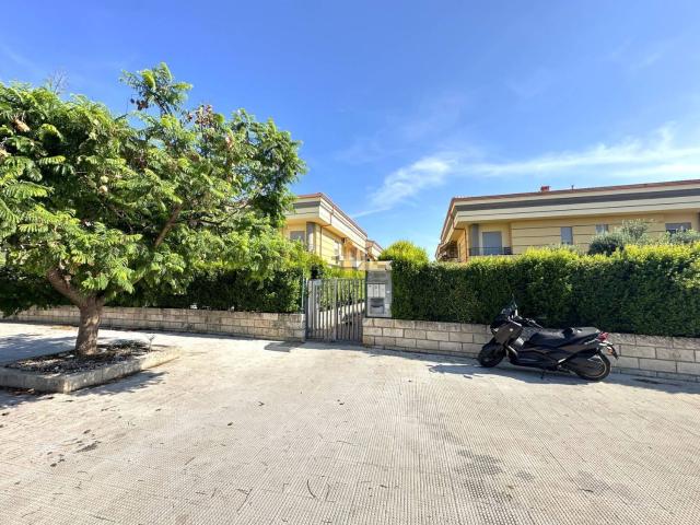 Appartamento in vendita di 102 m² in Via della Cittadinanza Umanitaria, 14