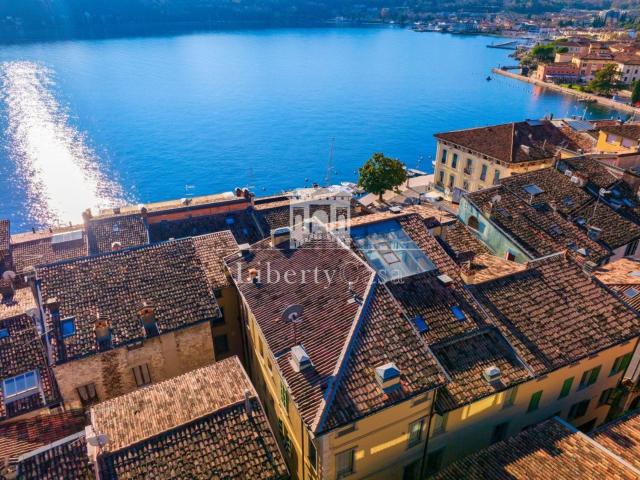 Appartamento in vendita di 102 m² in Via di Mezzo