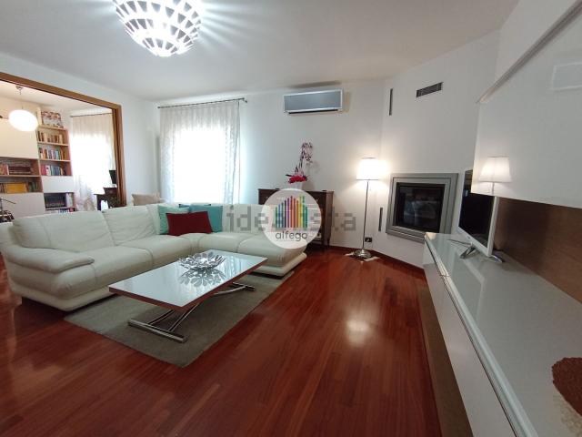 Appartamento in vendita di 102 m² in Via di Vigna Brigida