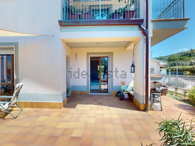 Appartamento in vendita di 102 m² in Via Eltville am Rhein, 1