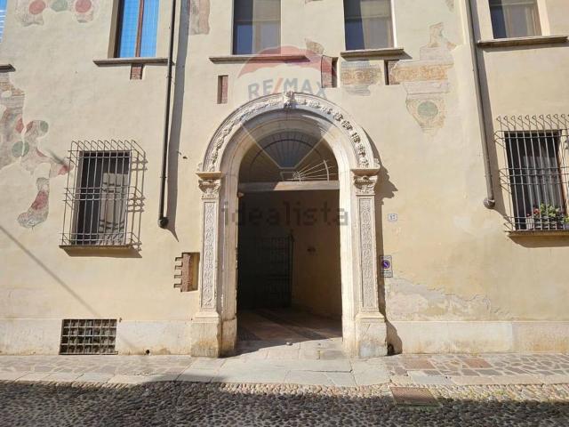 Appartamento in vendita di 102 m² in Via Fratelli Bandiera, 17