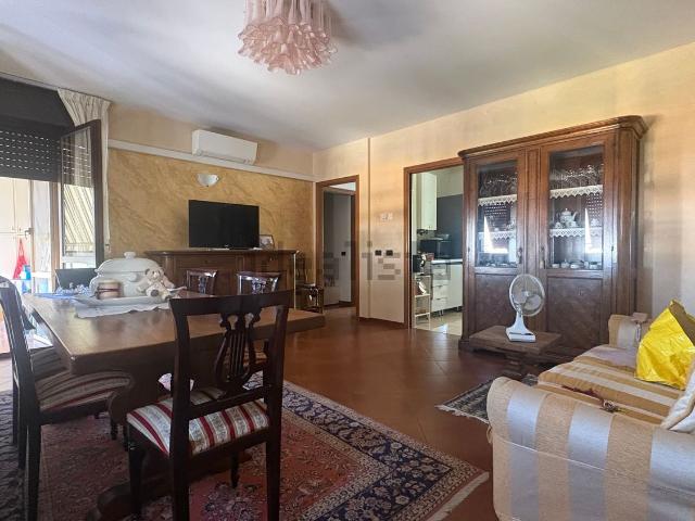Appartamento in vendita di 102 m² in Via Irma ed Emma Gramatica, 8