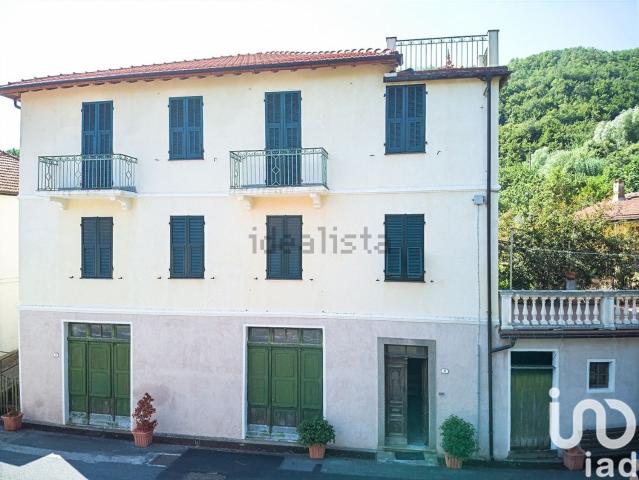 Appartamento in vendita di 102 m² in Via IV Novembre, 11