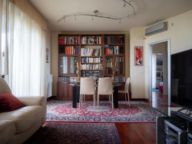 Appartamento in vendita di 102 m² in Via Lago di Varano, 91