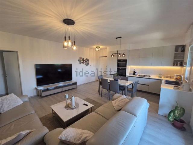 Appartamento in vendita di 102 m² in Via Salvo D&apos Acquisto