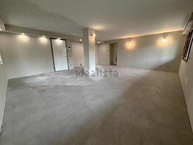 Appartamento in vendita di 102 m² in Via Sant&apos  Ambrogio, 2