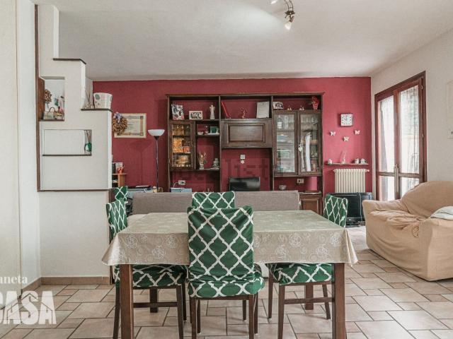 Appartamento in vendita di 102 m² in Via Sapignoli Mario