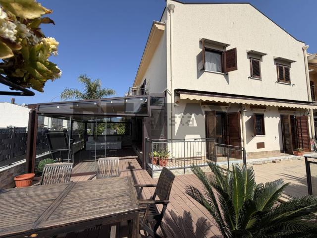 Appartamento in vendita di 102 m² in Via Reverendo Accardi, 2