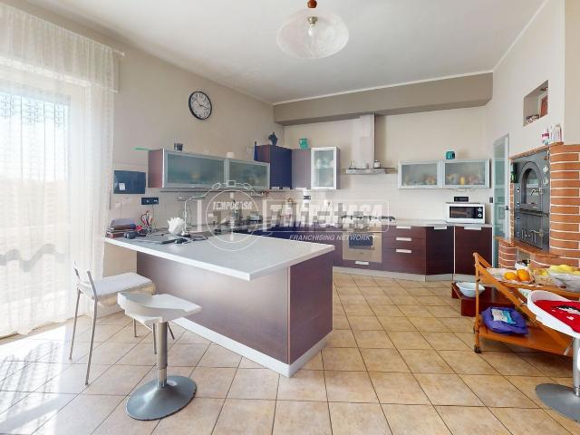 Appartamento in vendita di 102 m² in Via Torino, 72