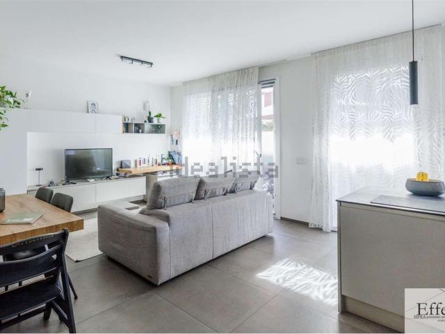 Appartamento in vendita di 102 m² in Via Varese, 300