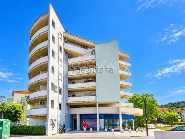 Appartamento in vendita di 102 m² in Via Vestina
