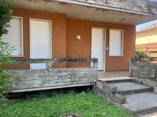 Appartamento in vendita di 102 m² in Via Vittorio Alfieri