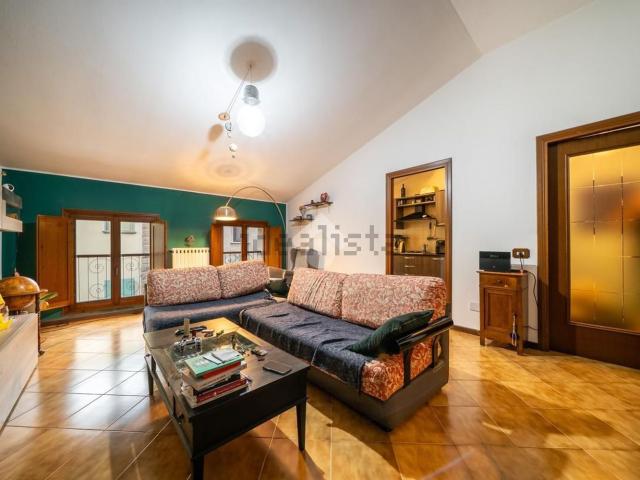Appartamento in vendita di 102 m² in Via Vittorio Veneto, 13