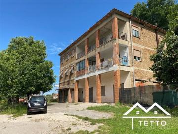 Appartamento in vendita di 102 m² in Strada Provinciale 48