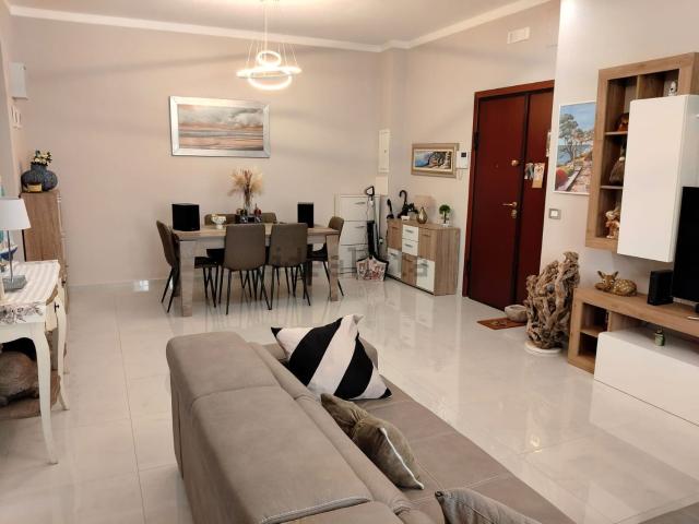 Appartamento in vendita di 103 m² in Via Campania