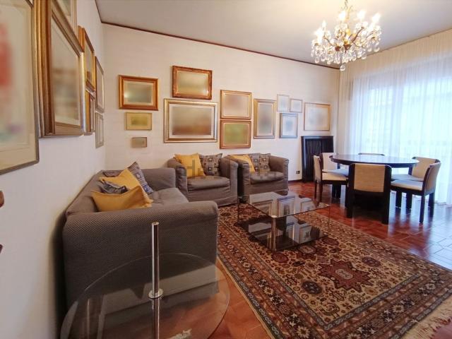 Appartamento in vendita di 103 m² in Via Carlo Cattaneo, 36