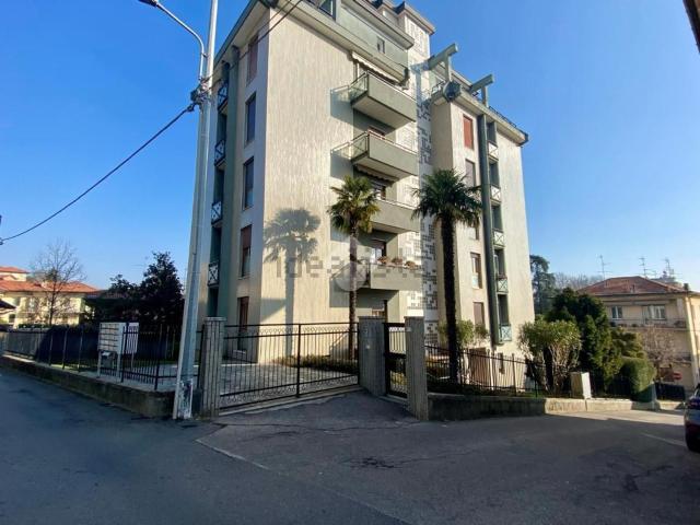 Appartamento in vendita di 103 m² in Via Angelo Longoni, 7