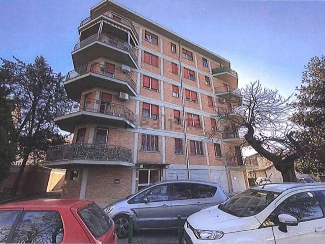 Appartamento in vendita di 103 m² in Via Giovanni Pascoli, 8