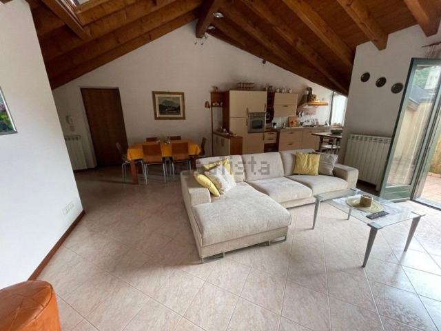 Appartamento in vendita di 103 m² in Via IV Novembre
