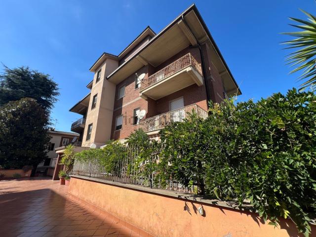 Appartamento in vendita di 103 m² in Via Lega Latina