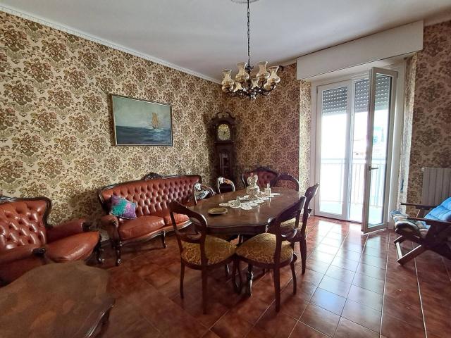 Appartamento in vendita di 103 m² in Via Monte Grappa