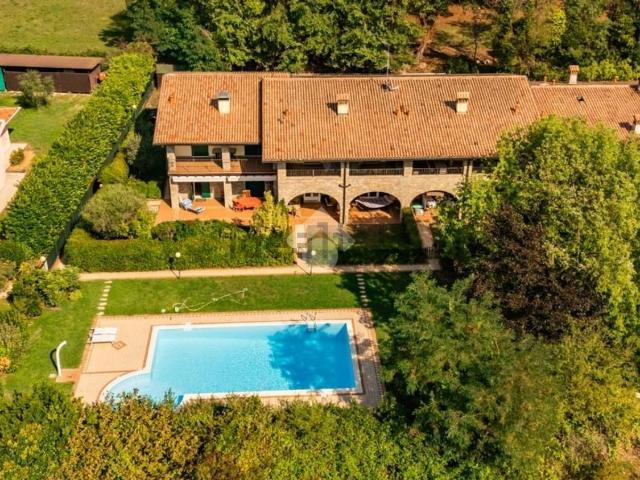 Appartamento in vendita di 103 m² in Via Montiroli