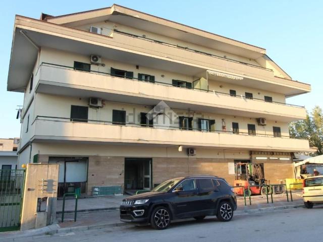 Appartamento in vendita di 103 m² in Via Salvo D&apos Acquisto, 5