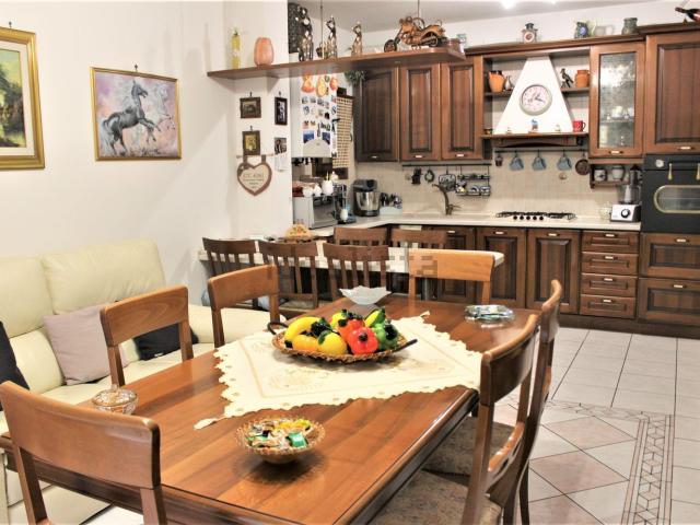 Appartamento in vendita di 103 m² in Via Petrosa