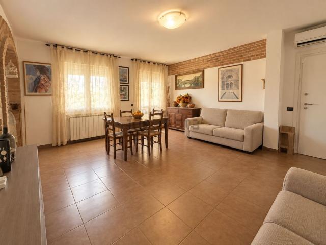 Appartamento in vendita di 103 m² in Via Tosco Romagnola