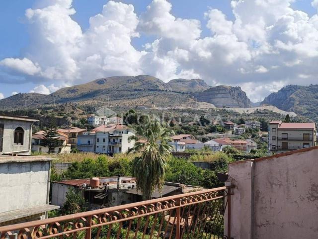 Appartamento in vendita di 103 m² in Via Tasca, 7