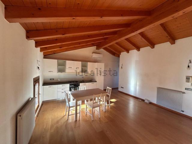 Appartamento in vendita di 103 m² in Via Udine, 17