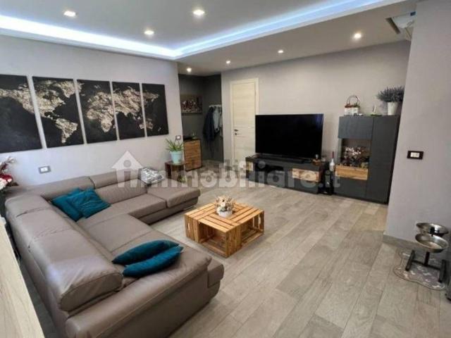 Appartamento in vendita di 103 m² in Strada del Pesco, 5