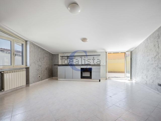 Appartamento in vendita di 104 m² in Via Colleferro, 36