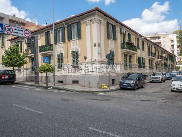 Appartamento in vendita di 104 m² in Via Gonfalone, 1