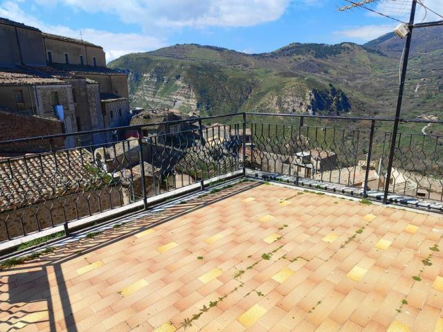Appartamento in vendita di 104 m² in Via Generale Diaz, 12