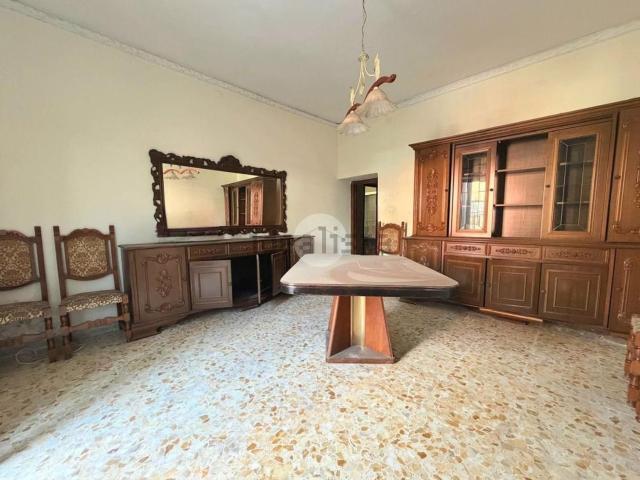 Appartamento in vendita di 104 m² in Via Giacomo Leopardi, 8