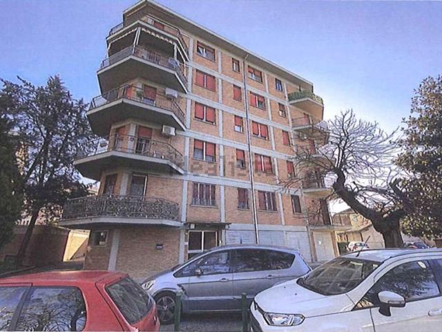 Appartamento in vendita di 104 m² in Via Giovanni Pascoli, 8